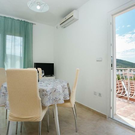 Appartamento Apartman Paula 1 Vinišće Esterno foto