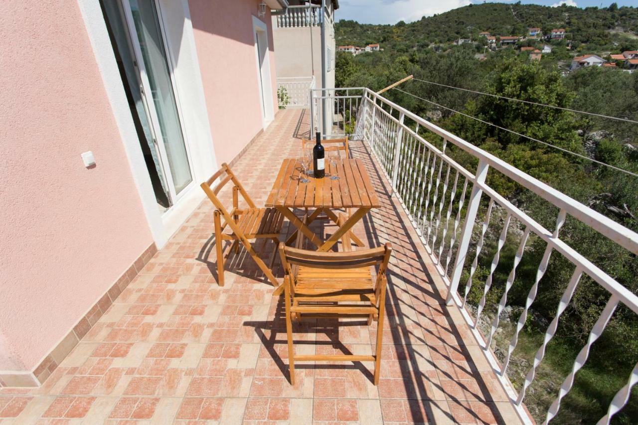 Appartamento Apartman Paula 1 Vinišće Esterno foto