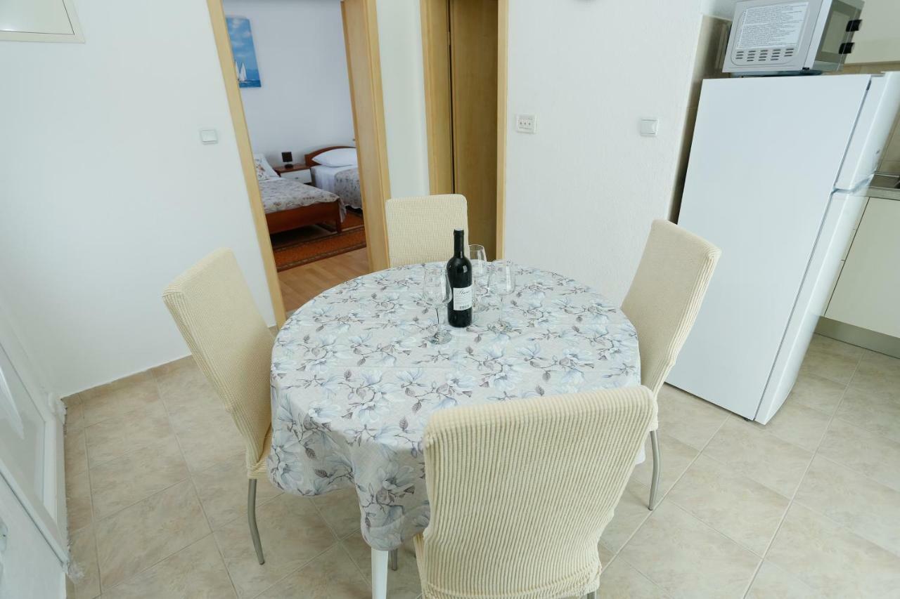 Appartamento Apartman Paula 1 Vinišće Esterno foto