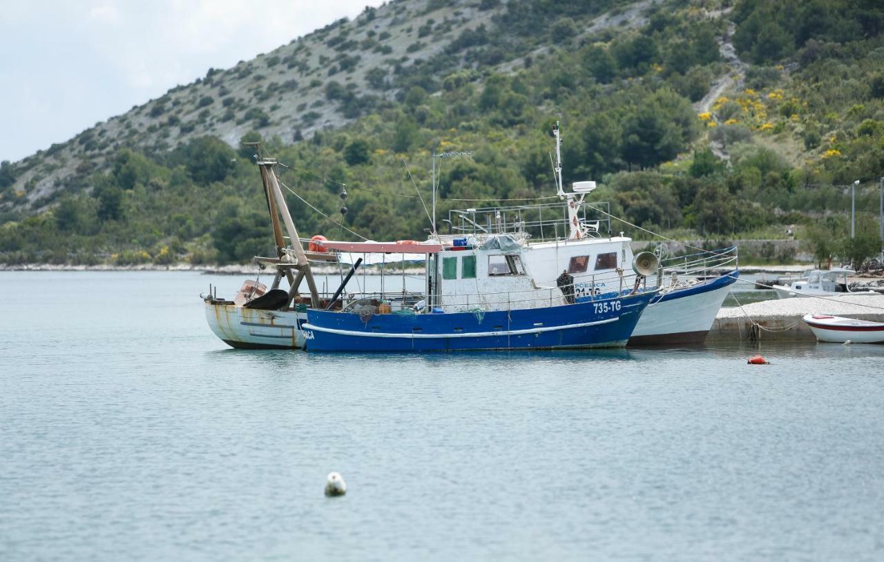 Appartamento Apartman Paula 1 Vinišće Esterno foto