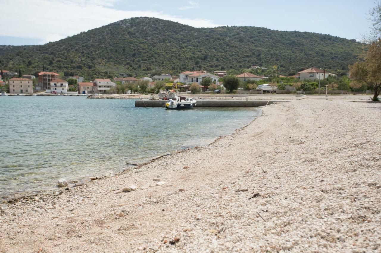 Appartamento Apartman Paula 1 Vinišće Esterno foto